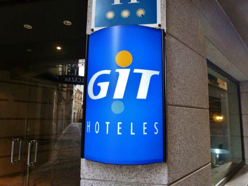 561722_10100124007632372_1884957005_n